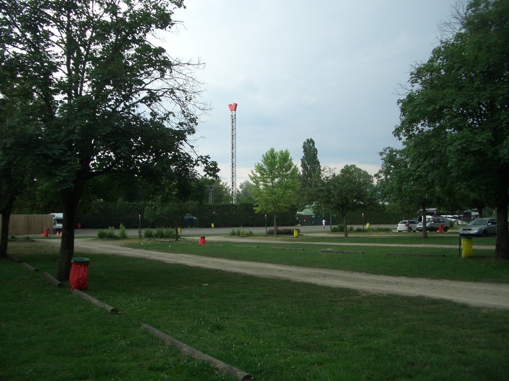 Le parking (vide)