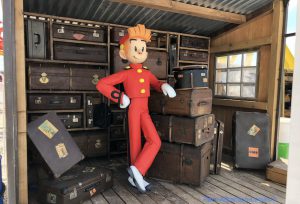 Spirou dans son parc près des attractions