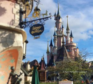 Le parc Disneyland Paris est-il fermé ou ouvert / coronavirus covid-19