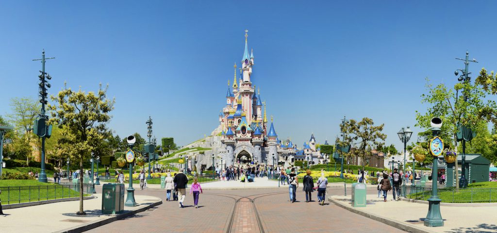 main sgtreet et chateau disneyland paris