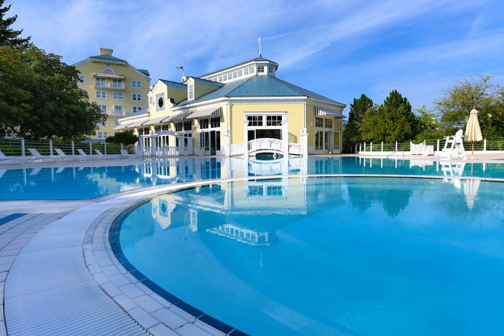 photo hotel disneyland paris piscine