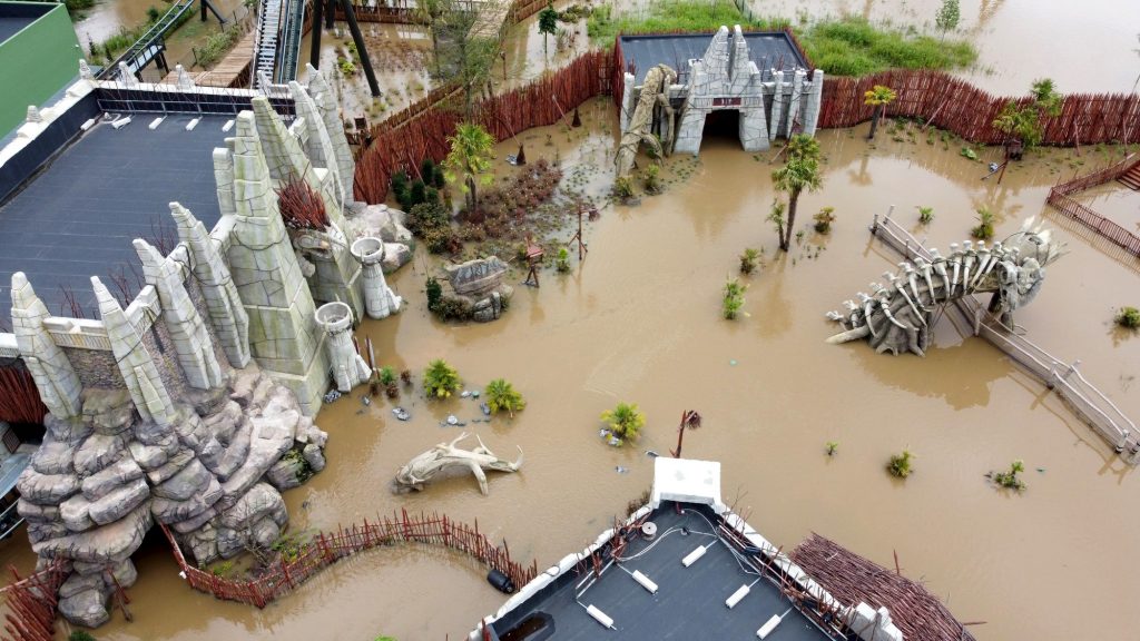 Nouveauté attraction Walibi Belgium Kondaa sous l'eau après inondation