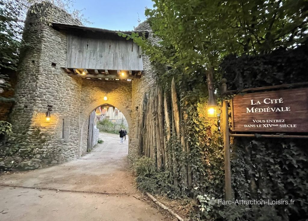 Photo la cité Médiévale au Puy du Fou