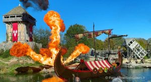 spectacle Puy du Fou viking drakkar en feu