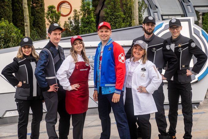 tenue des cast memebers à disneyland paris pour le campus avenger 