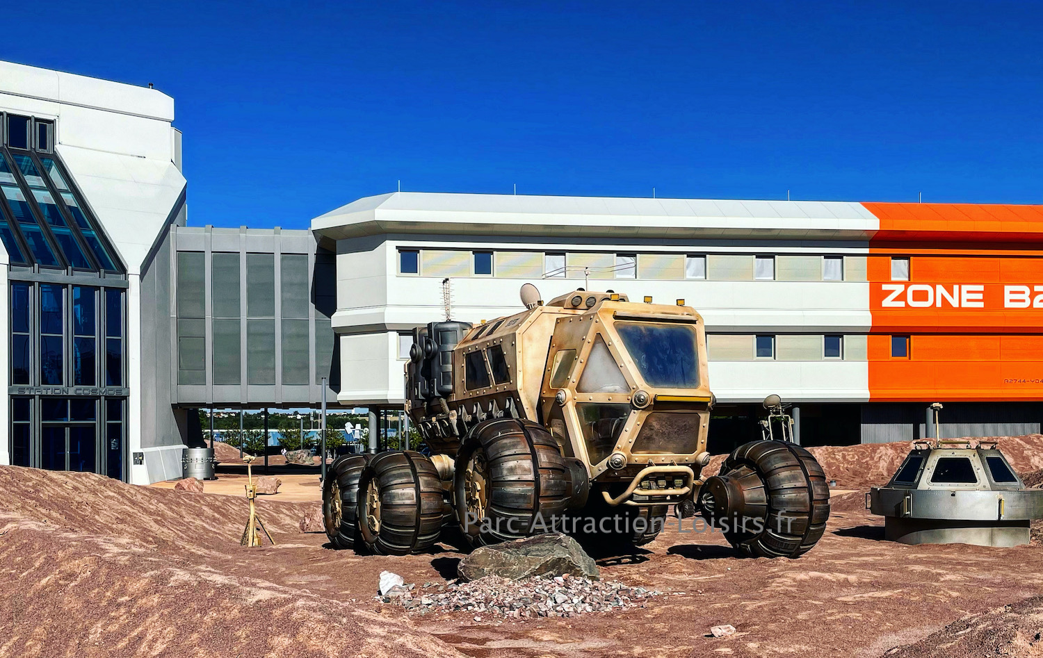 Test du Space Loop le restaurant Roller Coaster du Futuroscope (vidéo