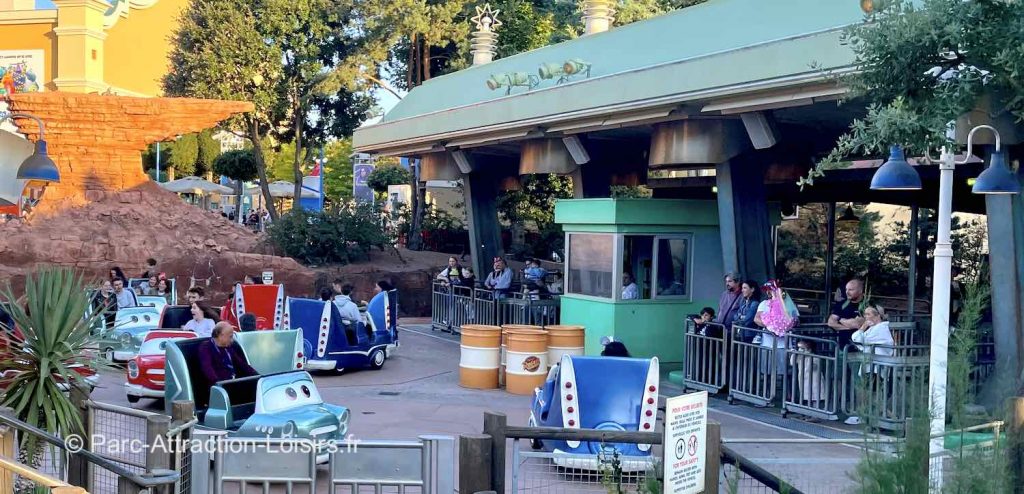 attraction car's quatre roues racing au parc Waltd Disney studio