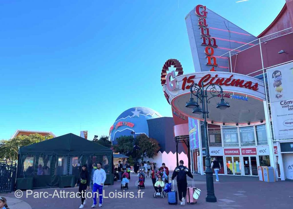 photo Disney village accès entrée et controle des bagages plus ciné Gaumont