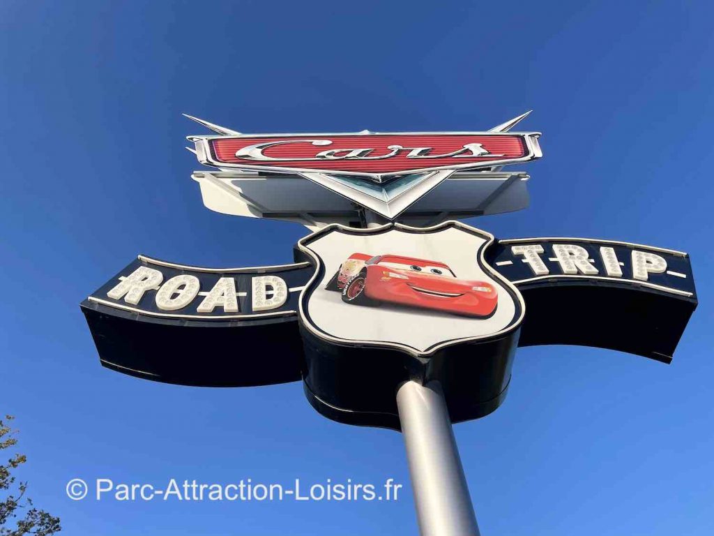 car's road trip attraction en bus Disney studios