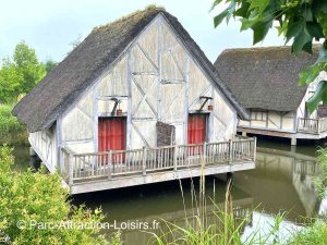 Vue des balcons chambre ile de Clovis au dessus du lac