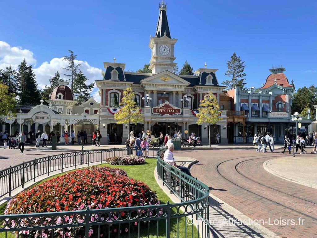 city hall et main street à Disneyland entrée 