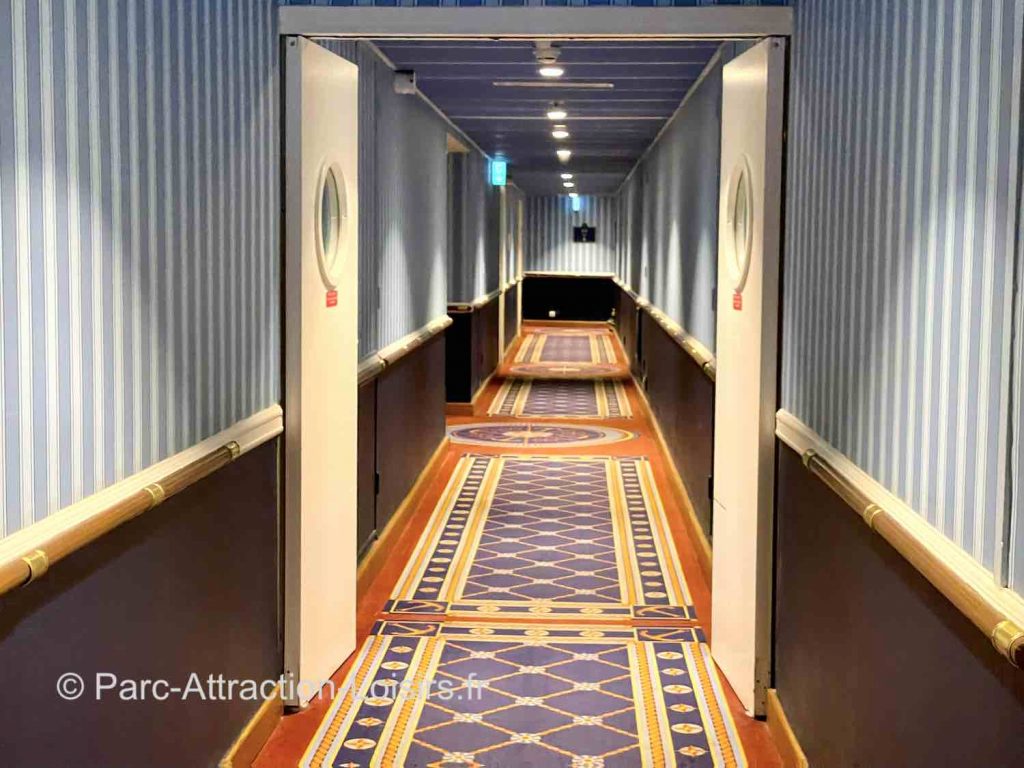 couloir accès aux chambres de Newport Bay Club