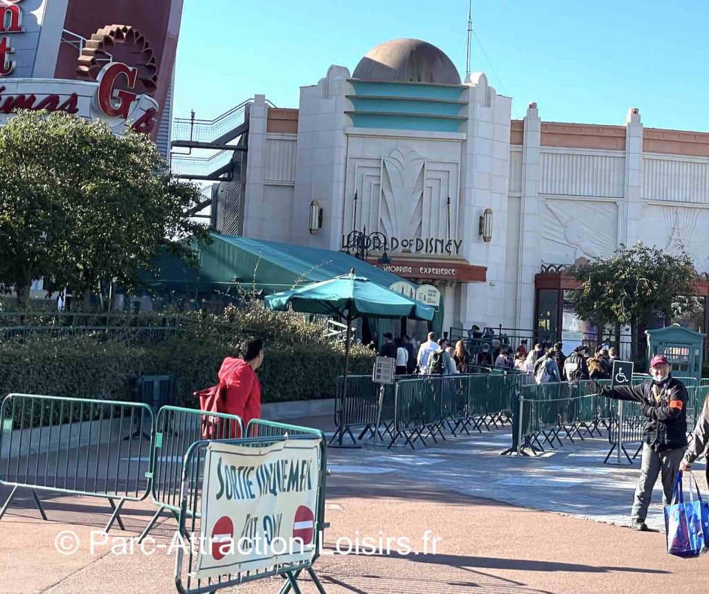 point d'accès au disney village : entrée et sortie via controle de sécurité