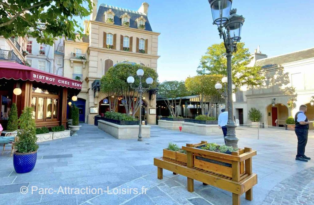 La place du bistro chez Remy à coté d el'attraction Ratatouille 