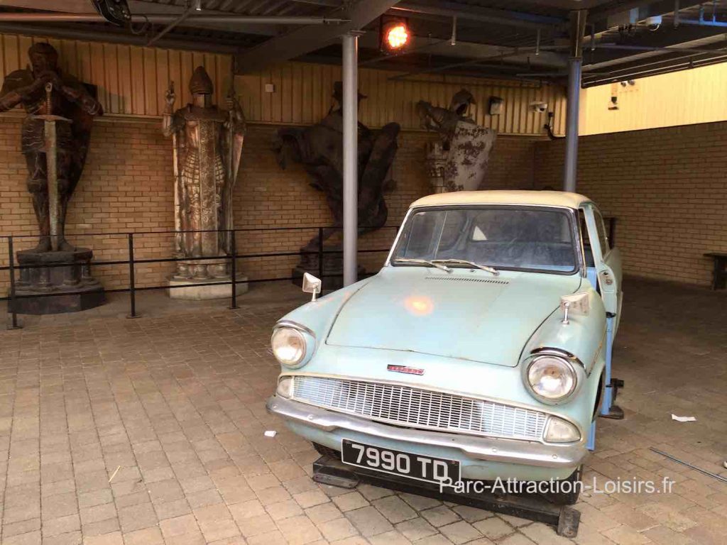 voiture volante harry potter en photo, prise au musée studio tour de Londres