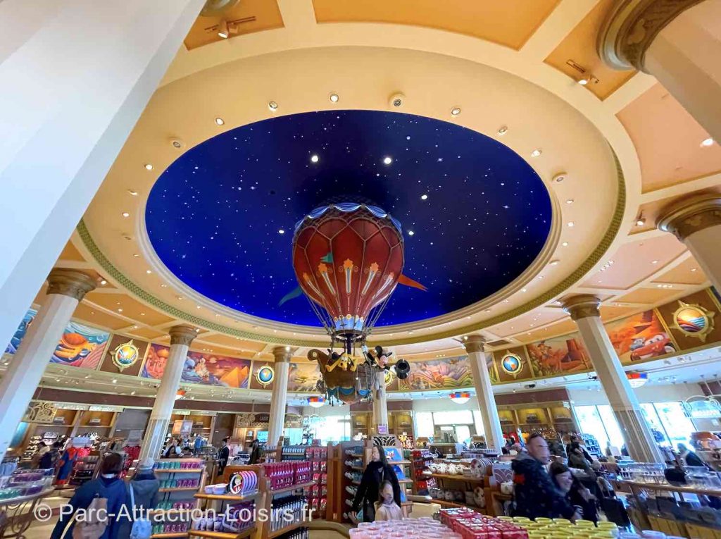 photo interieur boutique world of disney au village disney