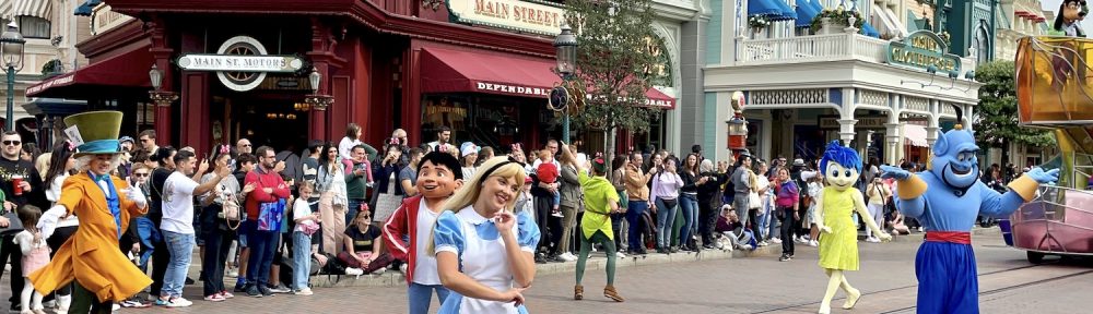 parade personnages disney au arc disneland de paris