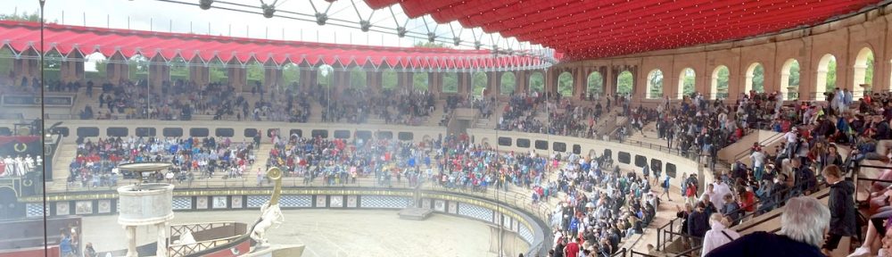 spectacle puy du fou sous la pluie