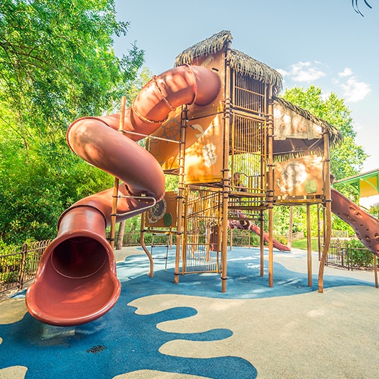 aire de jeu pour enfant à Cabaiana parc Nigloland Nigloland