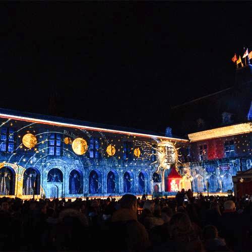 Illumnations pour le spectacle Frairie de la Toussaint au parc du Puy du Fou