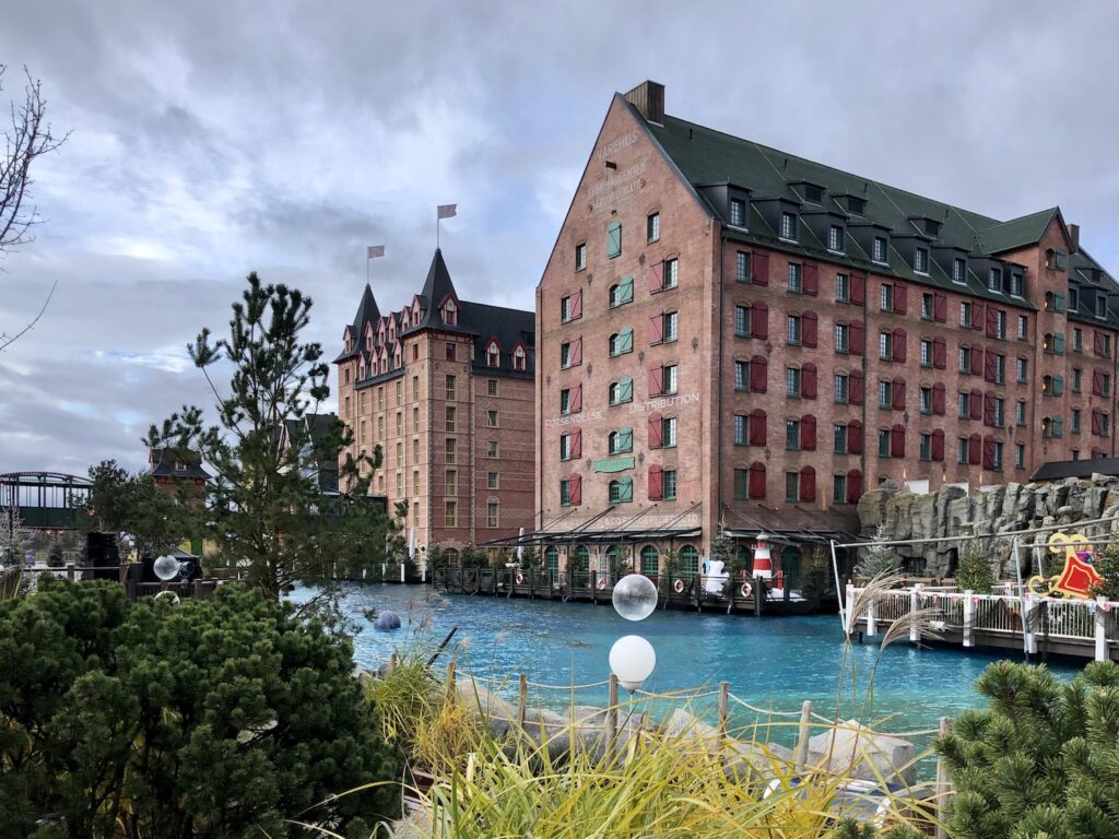 Hotel nordique kronasar à Europa Parc rulantica pres du parc aquatique