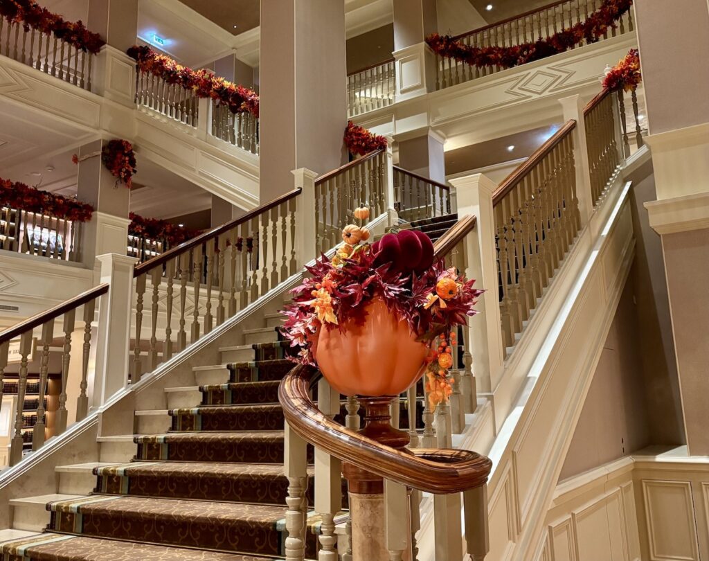 décorations Halloween hotel disney
