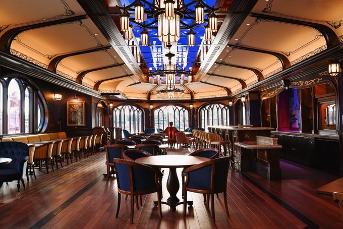 restaurant reine des neiges et princesses à Disneyland Disney Adventure World