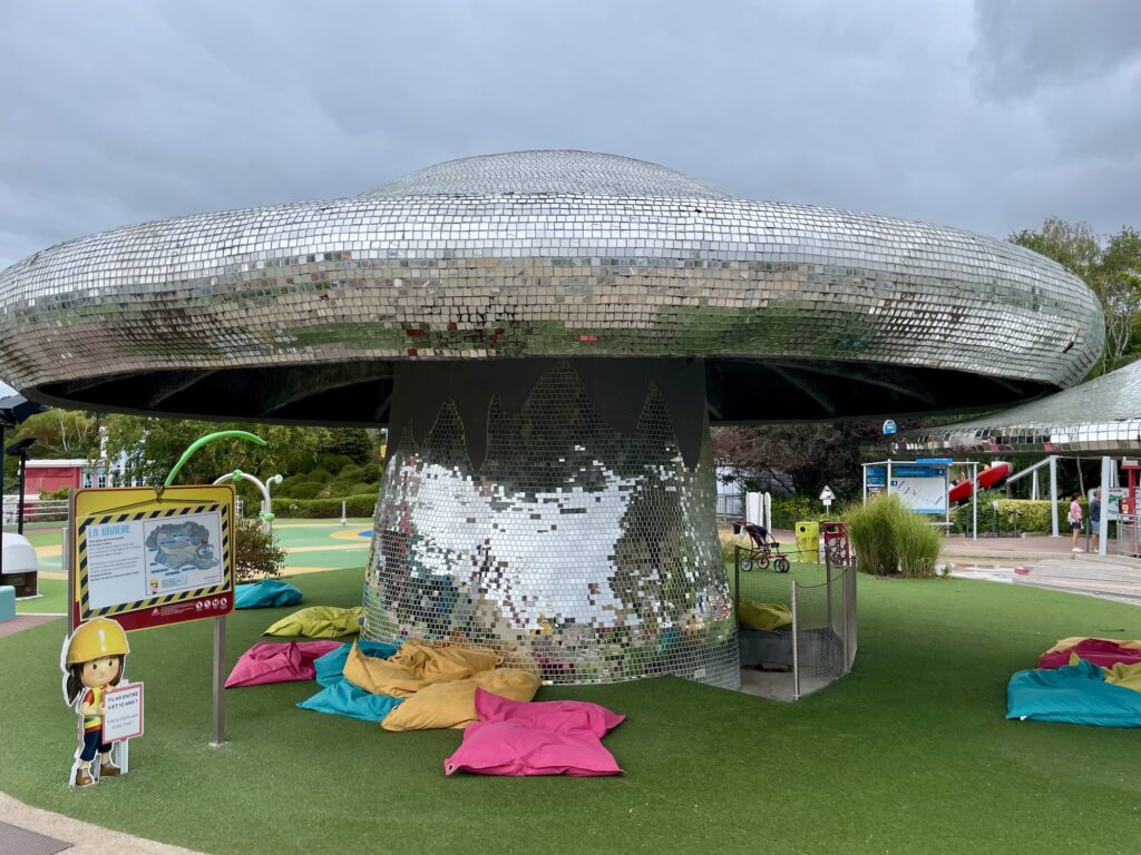attraction pour la chaleur et jour chaud au Futuroscope : la Rivière à Futuropolis