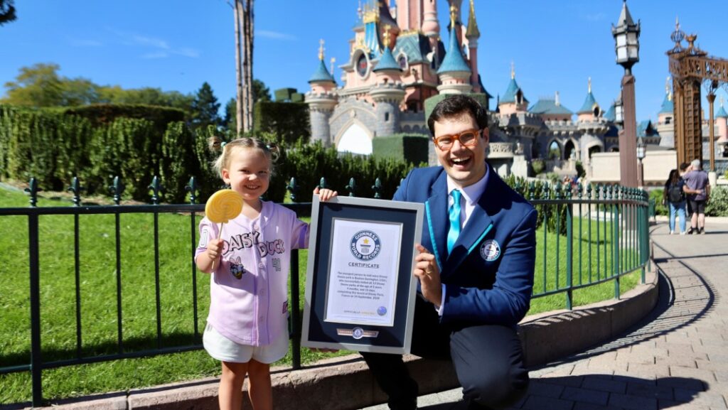 record du monde des visites de tous les parcs Disney le plus jeune
