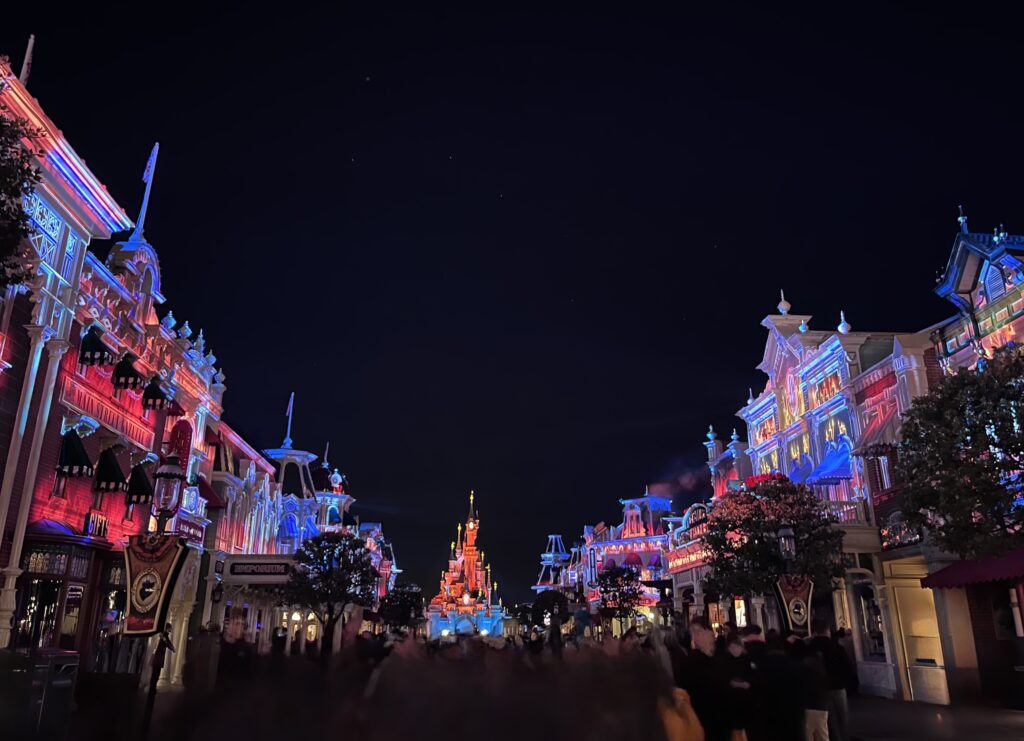 ilumination Main Street avec projections pour Halloween
